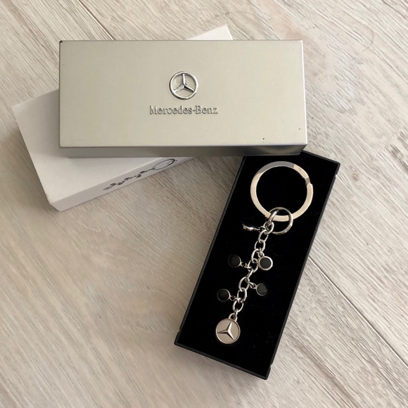 NWT Mercedes-Benz Multi-Charm Key Ring Chain - Picture 4 of 13